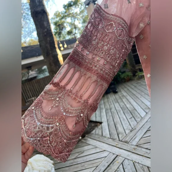 Pakistani outfit - Picture 2 of 11